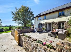 3 bed property in Winkleigh 66041, hotel in Winkleigh