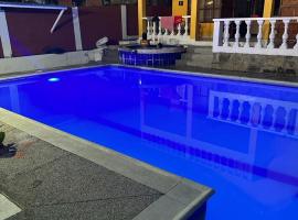 Casa de descanso con piscina Chachag&uuml;i, hotel com piscina em Chachag&uuml;&iacute;