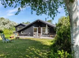 3 Bedroom Stunning Home In Tisvildeleje