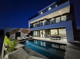Luxury Villa Vesper- Private Heated Pool, Hot Tub, Rooftop terrace, hotel with hot tubs in Vodice