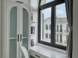 Tom Homestay - Vinhomes Grand Park, Hotel am Strand in Long Bình