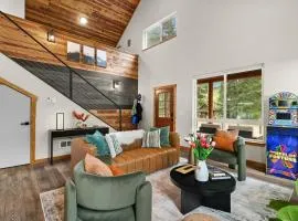 Rainier XL Chalet EV-Hot Tub-Game Room-Guest Suite
