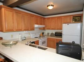 Mammoth Ski Racquet Club 120 - Pet Friendly, hotel Mammoth Lakesben