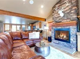 KBM Resorts Stunning Private Home w Hot Tub and Fire Pit PNF-860