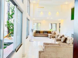 Summer Breeze Cottage, hotel v destinaci Murree