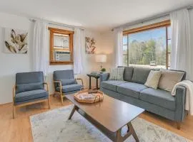 16 Mi to Sleeping Bear Dunes Cedar Home with Deck