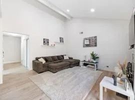 Modern Downtown Escape Sleeps 10