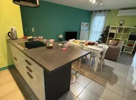2 bedrooms, air conditioning, garage, metro