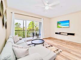 Condo with Pet-Friendly- Sauna & Pool, хотел в Орландо