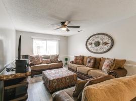 9 Mi to Moody AFB Newly Updated Condo Near Dining，位于瓦尔多斯塔的酒店