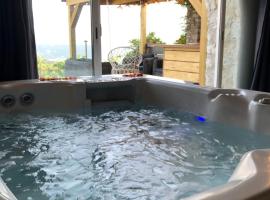 Nuit insolite avec jacuzzi privatif et piscine, Hotel in La Roquette-sur-Var