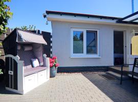 Bungalow in Neubukow mit Terrasse und Garten, hotel in Neubukow