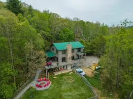Sleeps 20 Hot Tub Outdoor Theater Putt Putt Games