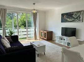 Spacious & peaceful 2Bed with balcony, close to town