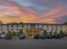 Best Western Plus River Escape Sylva / Dillsboro، فندق في ديلسبورو