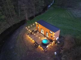 Tiny Silent House River, hotel with hot tubs in Zblewo