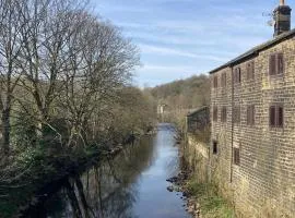 Hebden Bridge Riverside Cottage