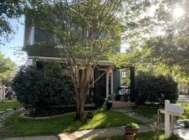 Quaint & Vivacious Home