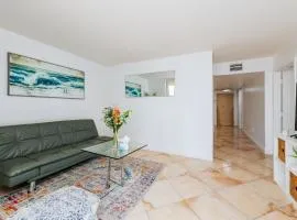 Amazing 2 BR APT at Brickell, Free Parking