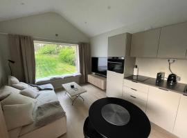 Eget hus anno 2024 Danderyd, 15min till STHLM city, ξενοδοχείο με γκολφ σε Danderyd