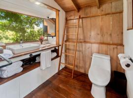 Central Hotel Bocas del Toro, khách sạn 5 sao ở Valle de Agua