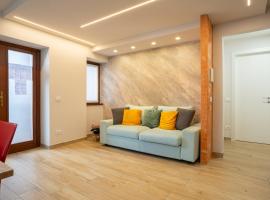 Lovely bright apartment in Barzio center, hotel v destinaci Barzio