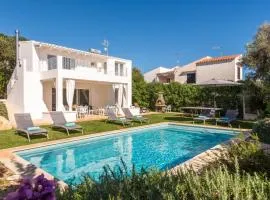 Villa Molly 16 by Villa Plus