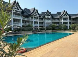 Private apartment at Allamanda II by Lofty