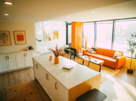 NEW Cozy Downtown Halifax Loft Free Parking, hotell sihtkohas Halifax