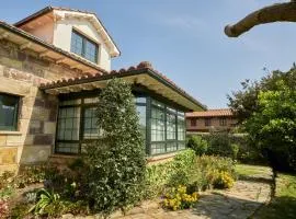Casa Parbayón Encanto entre Jardines y Luz Natural