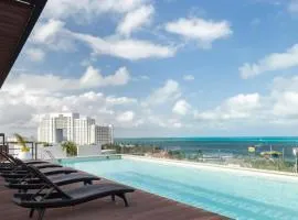 Beautiful sea view apartment in the Hotel Zone Cancun