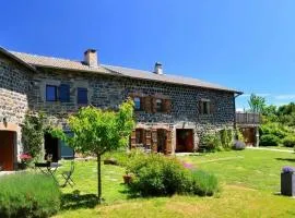 Ancienne ferme avec terrasse abritée au pied du pic du Lizieux - FR-1-582-263