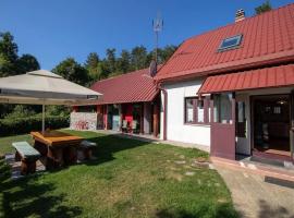 Family-friendly apartments with swimming pool Lic, Gorski kotar - 23685, hotel a Fužine