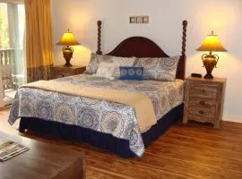 Splendid Condo with balcony view of pool 5220