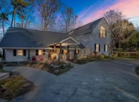 Lakefront Luxury: Dock Fire Pit Game Room More
