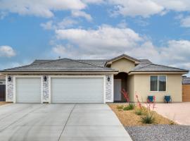 Patio and Fenced-In Yard Desert Oasis in Pahrump!, hotel v destinaci Pahrump
