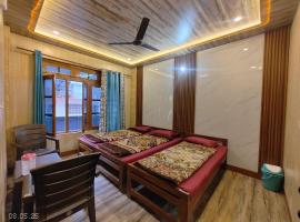 Gokul Guest House By Mero Pahad Stays & camp, B&B in Pāndukeshwar