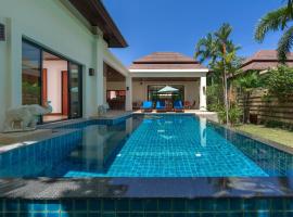 Villa Hoata| Luxury 2BR villa in the Baan Bua Estate | Nai Harn beach, khách sạn ở Bãi biển Nai Harn