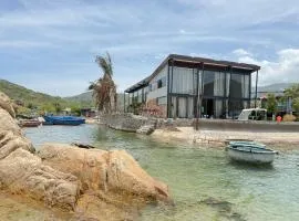 Rock Bay by Chành Rành