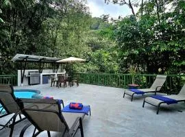 Casa Macaw Jungle Cabin w Private pool Wifi and AC