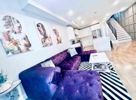 Upscale 3BDR Penthouse with Rooftop TV and Stunning Capitol and Monument Views Near Popular H Street Corridor Parking Included Free Cancellation, hotel ve Washingtonu