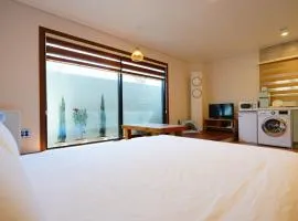 Stay33 Pet friendly house near Hwangridangil