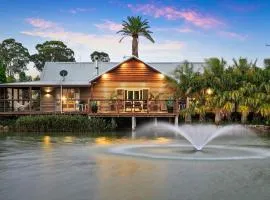 Lilies Lakeside Spa Villa - 1 Bedroom