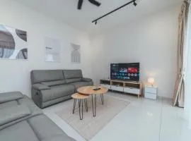 Danga Bay Coastal Comfort 3BR 8Pax w 3Balcony by Our Stay