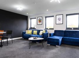 Superior 1-Bed Apartment with 2 Sofa Beds Sleeps 6, hotel in Peterborough