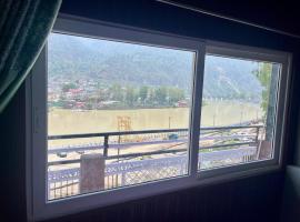 Anushree Lake View Home Stay Uttarkashi, hotel v destinaci Uttarkāshi
