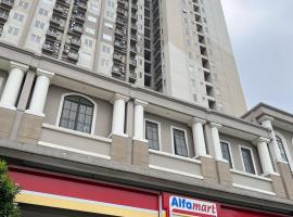 Apartement Podomoro Golf View By Ensroom, ξενοδοχείο σε Tjikuda Tiga