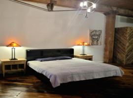 Motown Riverfront Studio Loft, hotel em Detroit