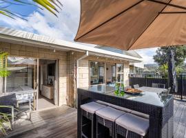 Boulevard Bliss - Pauanui Holiday Home, hotel in Pauanui