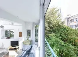 Tranquil Garden Retreat by Sea N' Rent